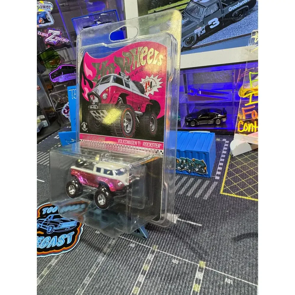 Hot Wheels RLC Volkswagen T1 Rockster Pink